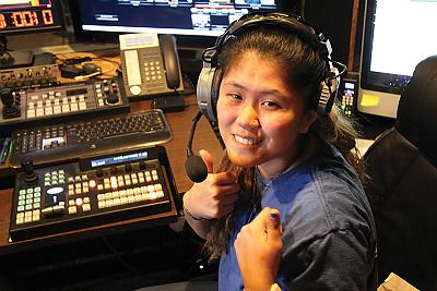 Landmark College student interning at Vermont's Brattleboro 社区 Television (BCTV).